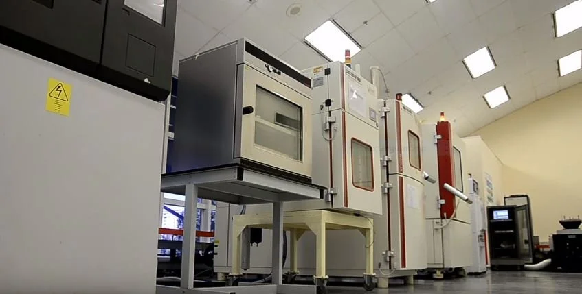 Automotive environmental reliability testing chamber for vehicle components