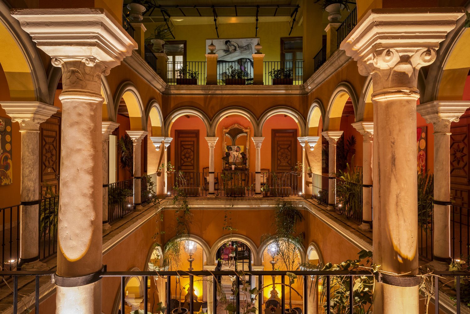 Patio-de-hotel-boutique-Sevilla.jpg