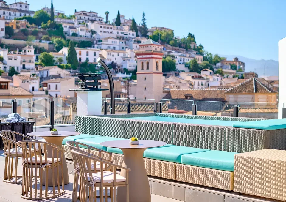 Rooftop pool with views of Granada at Boutique Hotel Luna Triunfo, Spain.