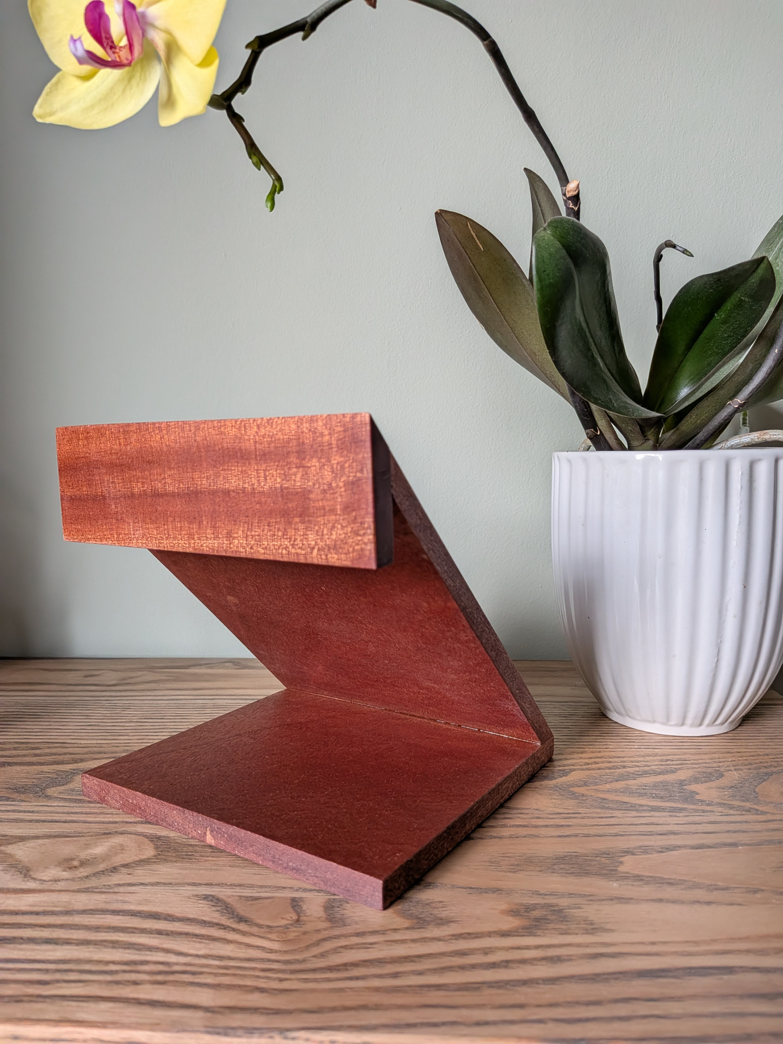 Wedge bookend sapele.png