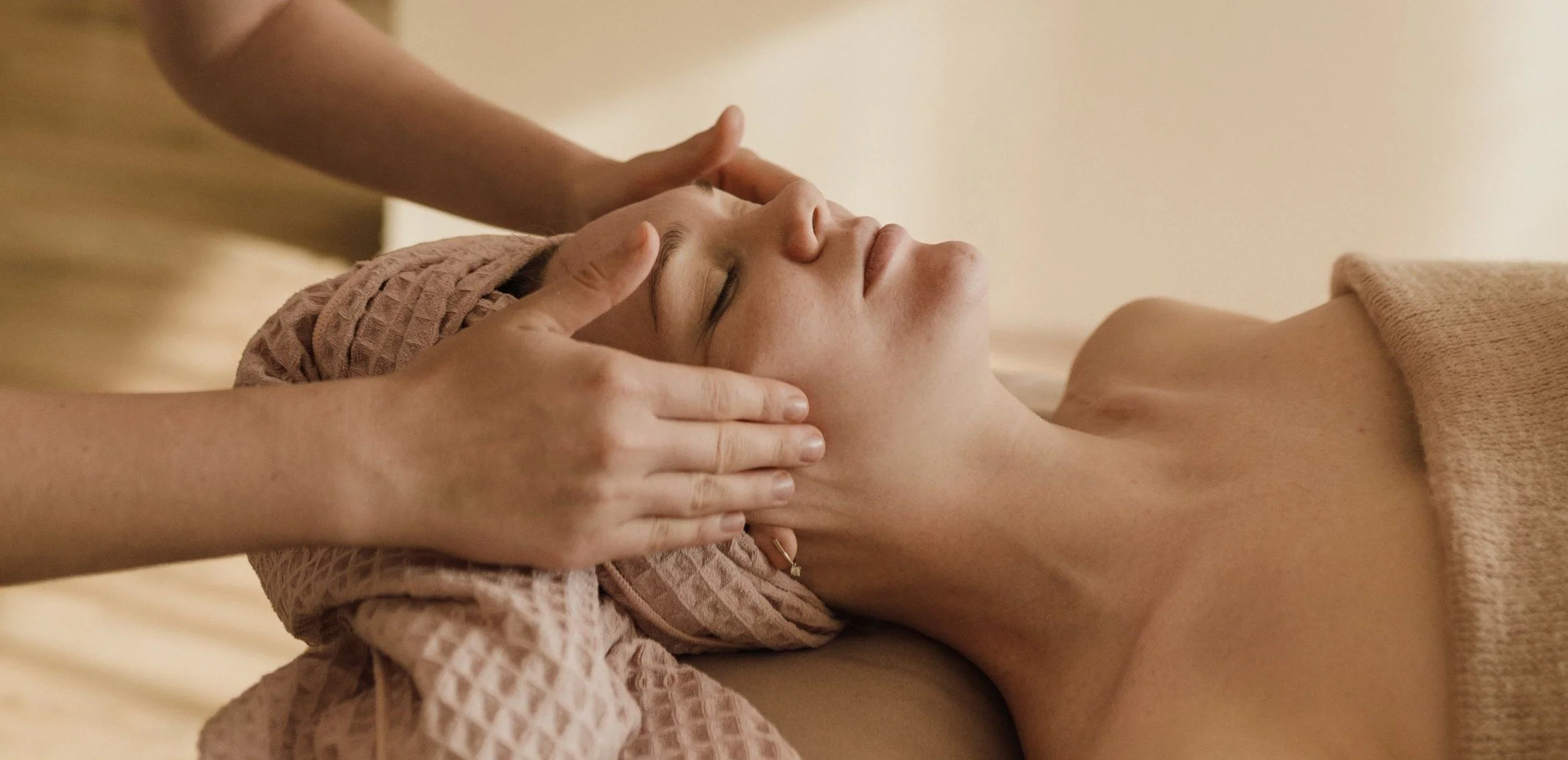 La Cure, programme de 5 séances de massage facialiste personnalisé
