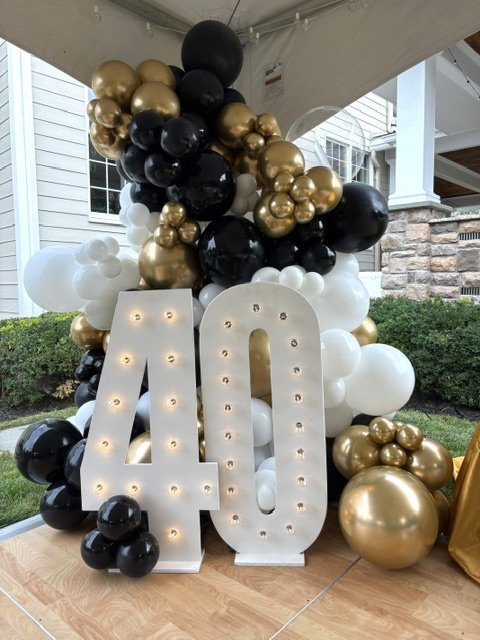 Marquee Numbers with a Balloon Garland for a spectacular 40th Birthday Party