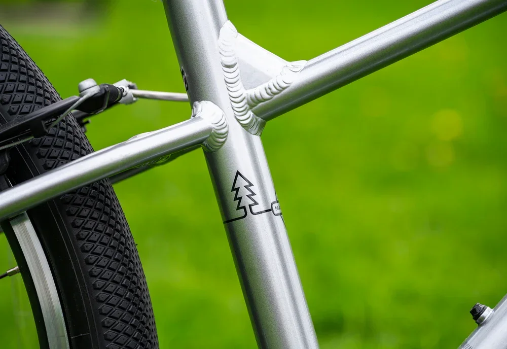 2025_MARIN_BIKES_COAST_TRAIL_SEAT_TUBE.webp