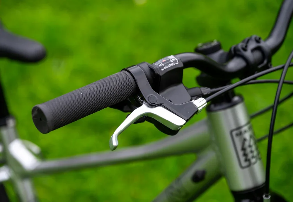 2025_MARIN_BIKES_COAST_TRAIL_GRIP_BRAKE_LEVER.webp
