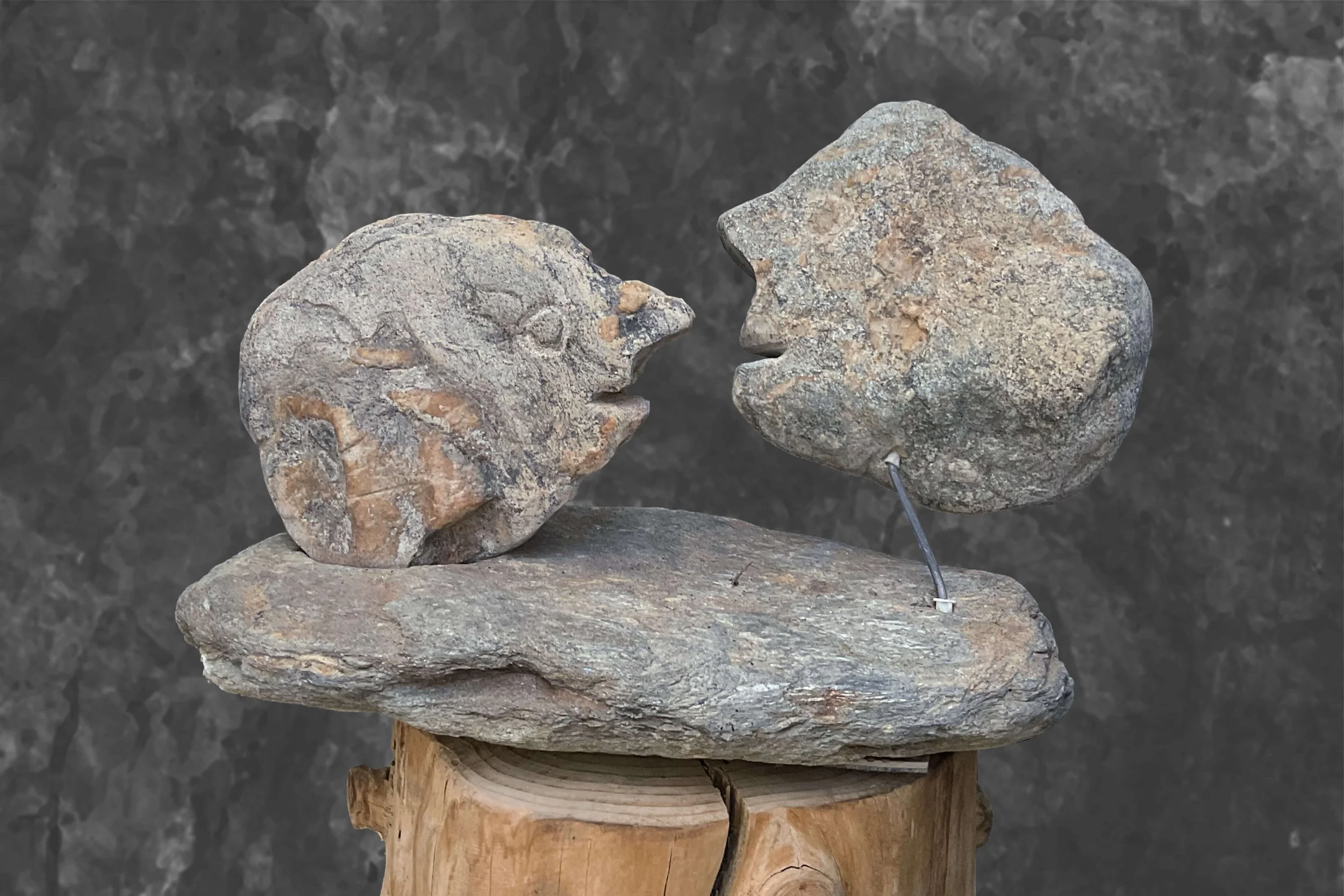 Kopf 03 // Wer ist schöner? – Schönheit ist relativ, H 28 x B 37 x T 22 cm, Bretonischer Granit