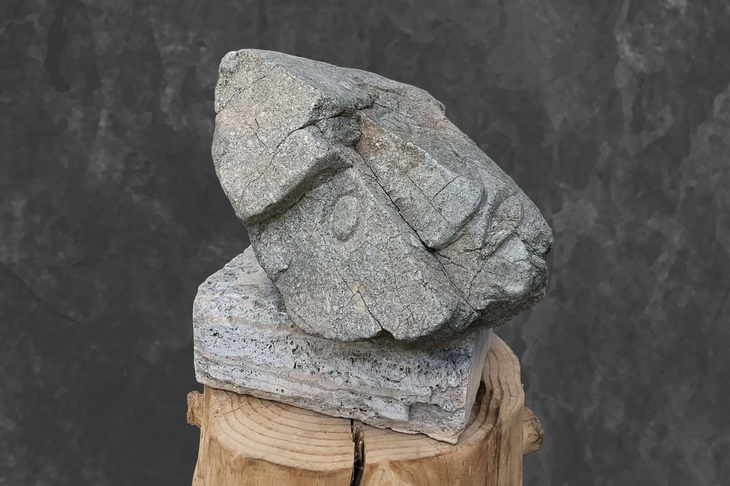 Kopf 05 // Erschöpft, H 25 x B 22 x T 26 cm, Bretonischer Granit und Travertin