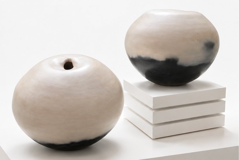 Jarres de lune en grès par l'artiste coréenne Moon Minsoon