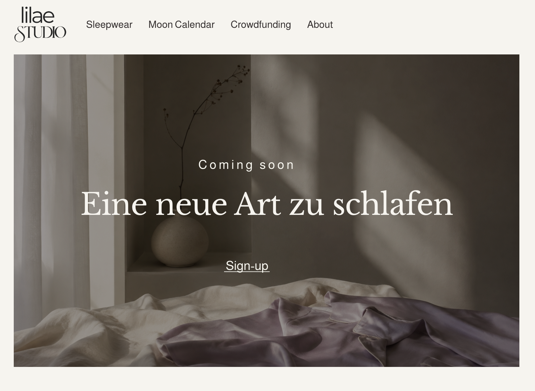 Ein Screenshot der Website von lilae.studio, zeigt den Slogan "Eine neue Art zu schlafen" und einen Link zum Newsletter-Signup.
