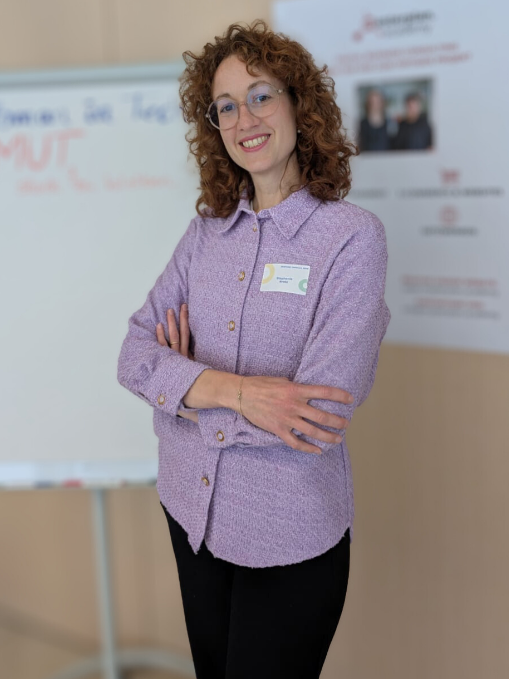 Geschäftsführerin der masterplan.academy in Düsseldorf vor einem Flipchart