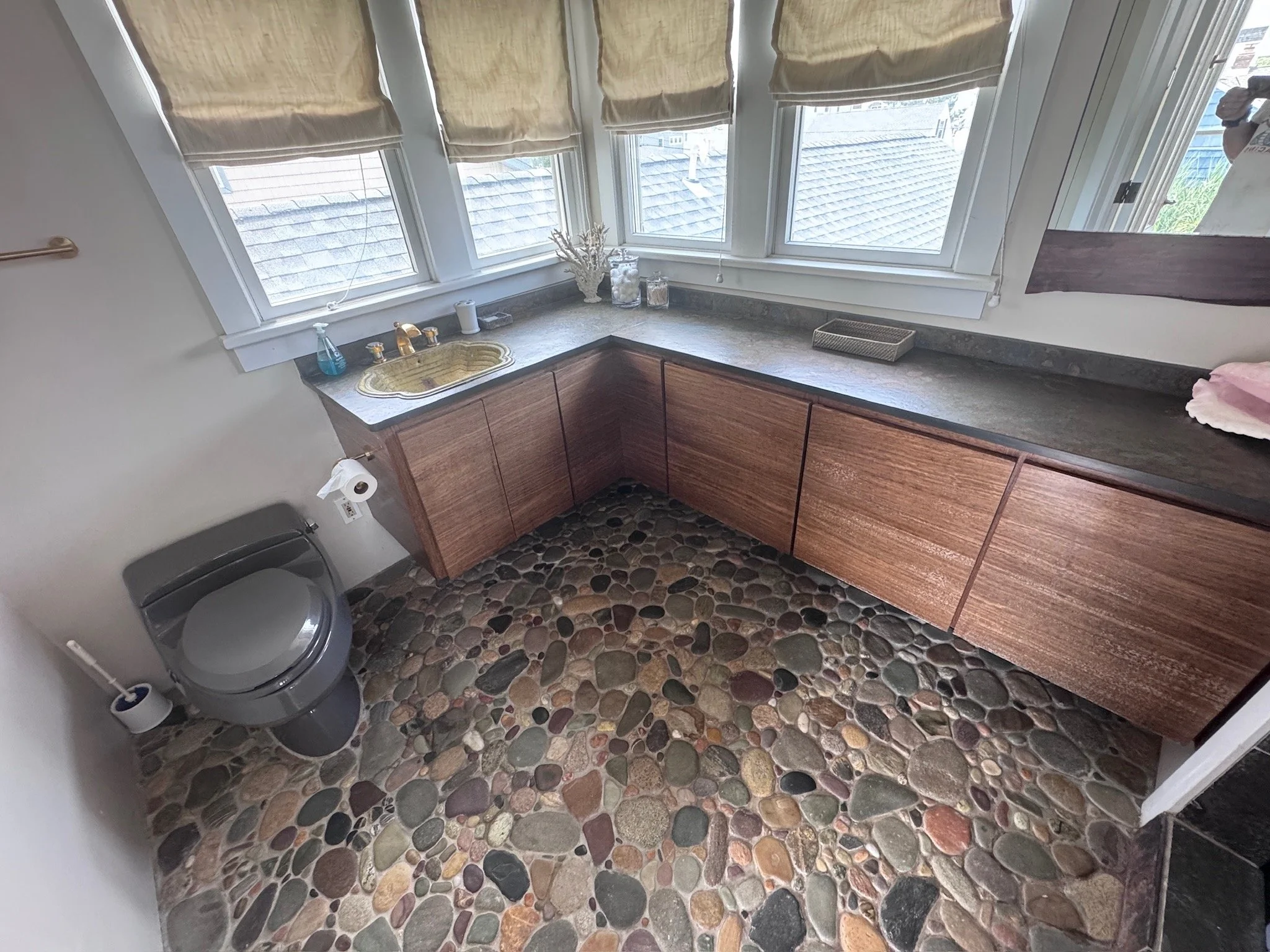 2nd floor bathroom with Nantucket stone floor