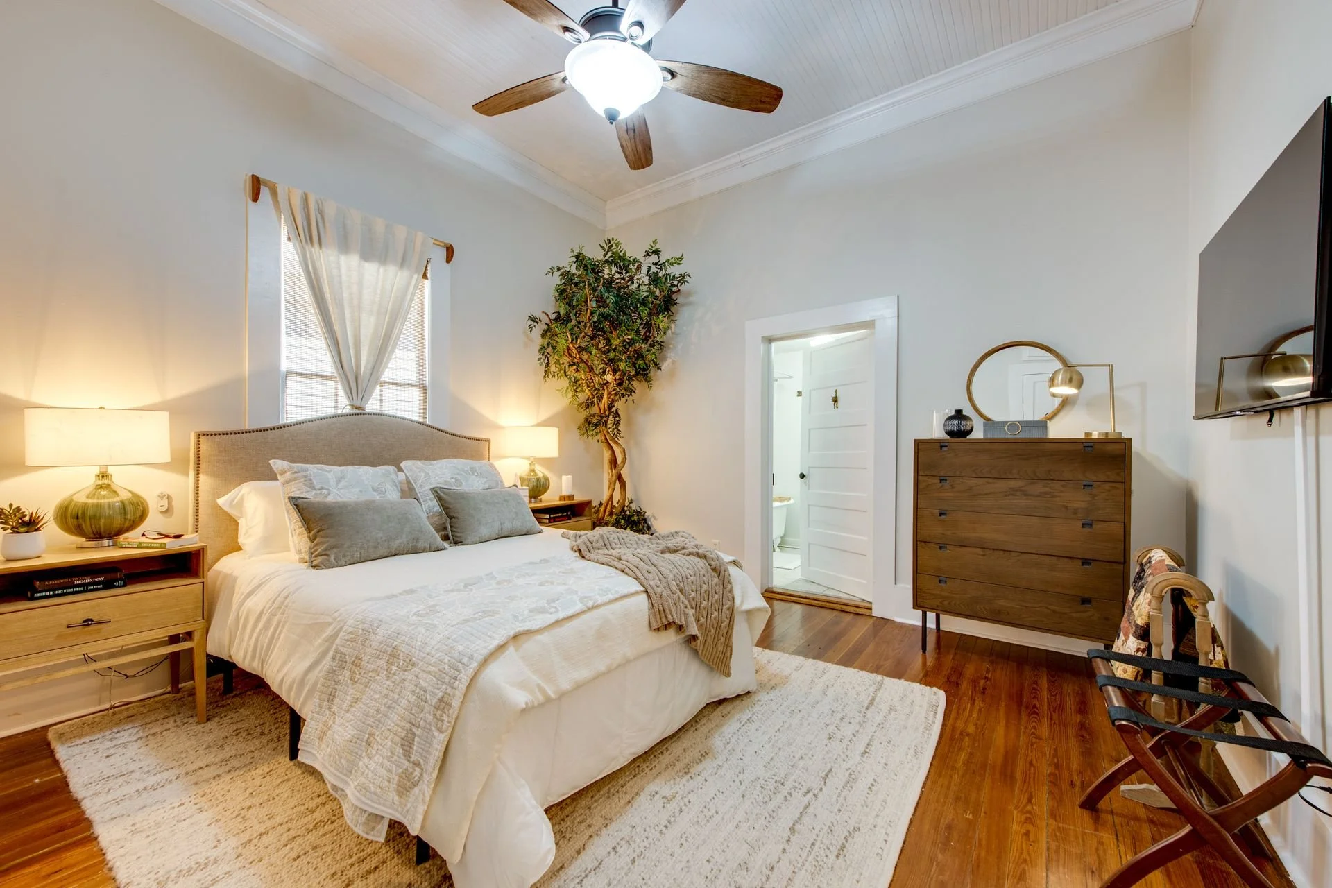 The Fox Den Thomasville short term rental bedroom