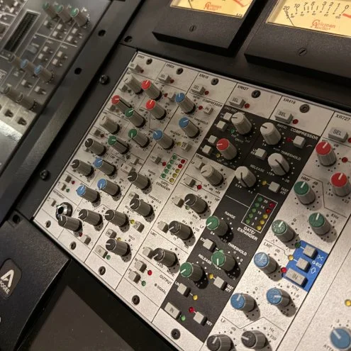 BLMGEnt_Studio_Soiid_State_Logic_Xrack_Xdesk
