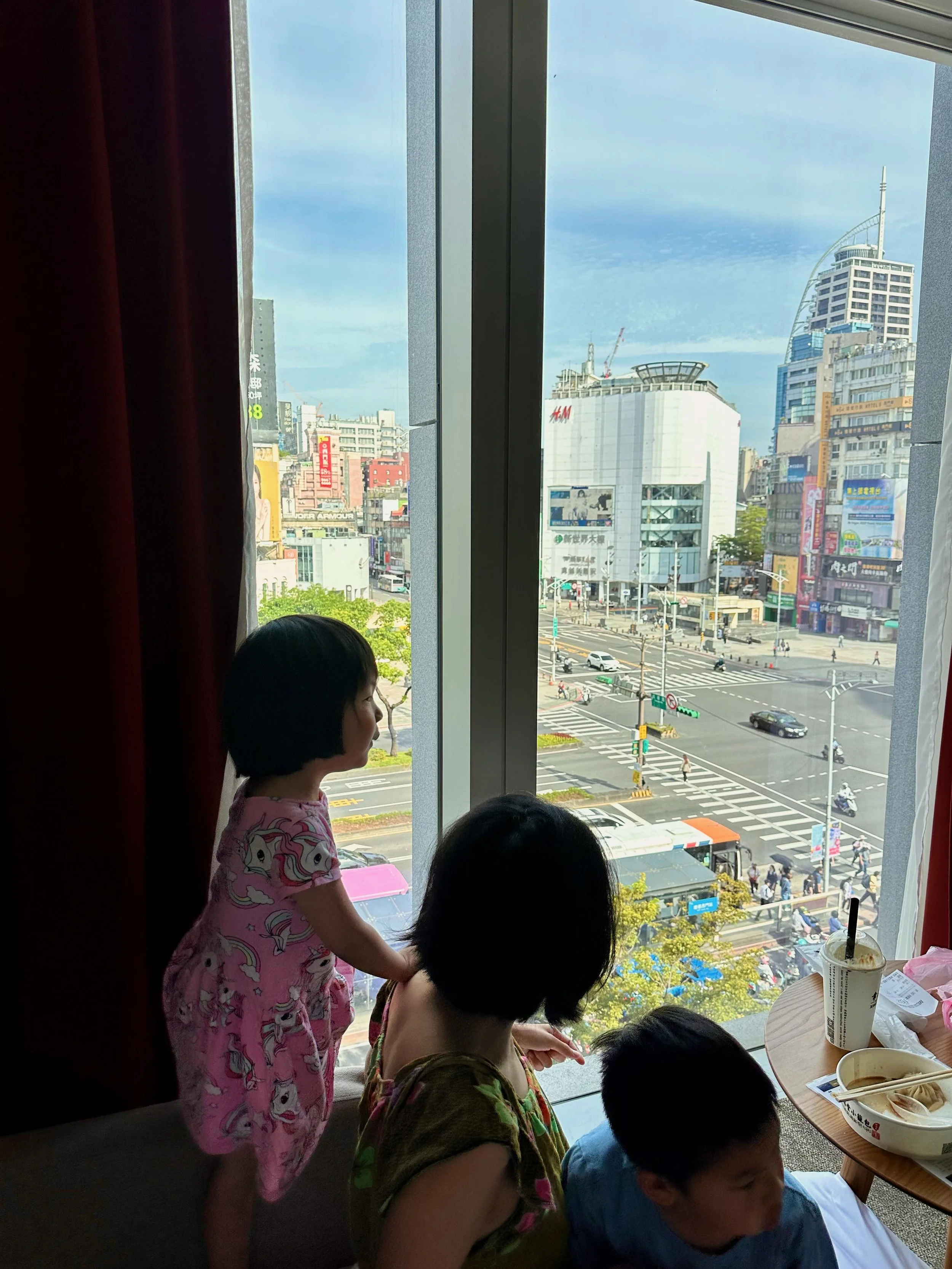 Staying in Ximen to recover from jet lag