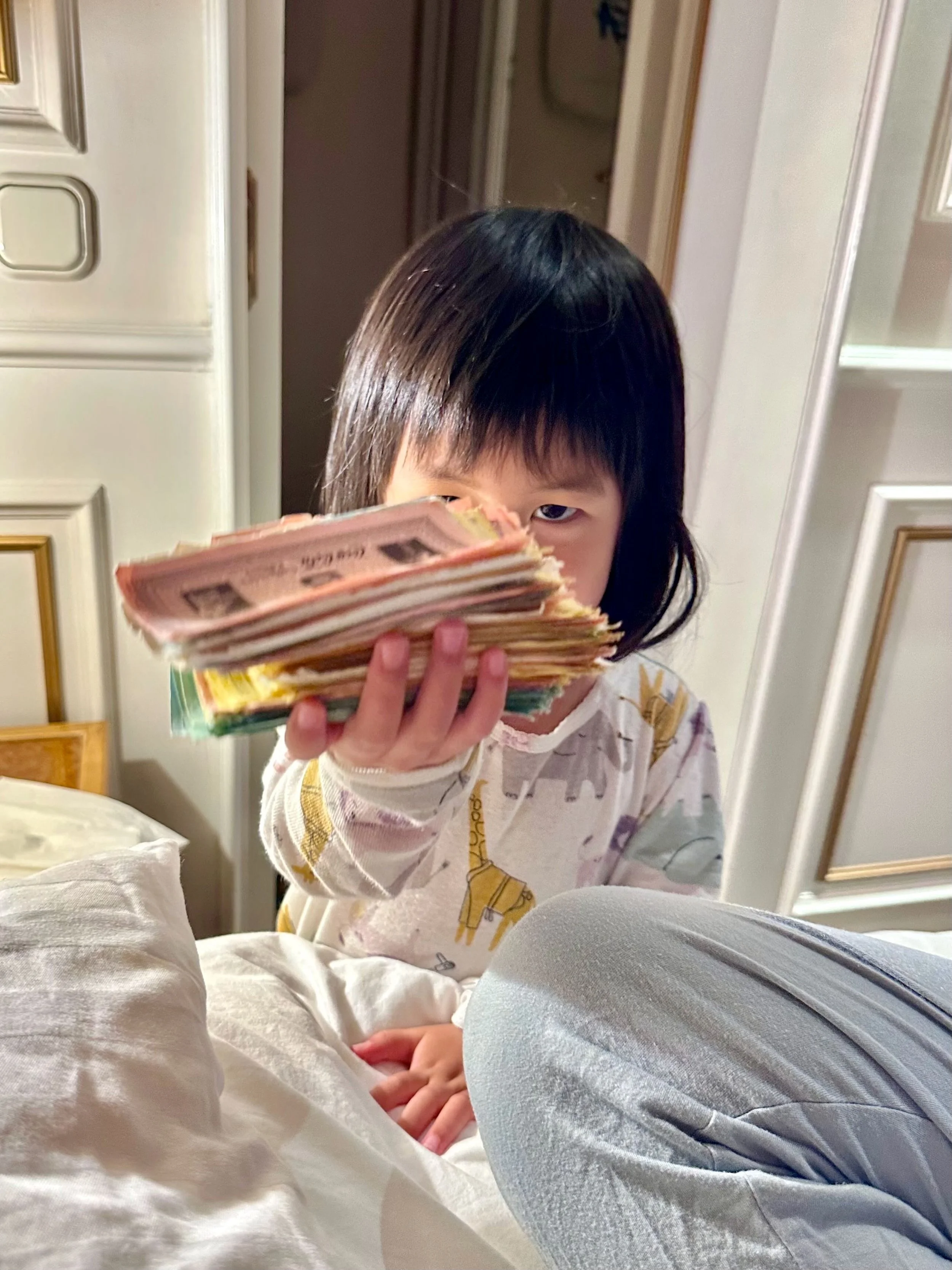Zia likes to count Monopoly money