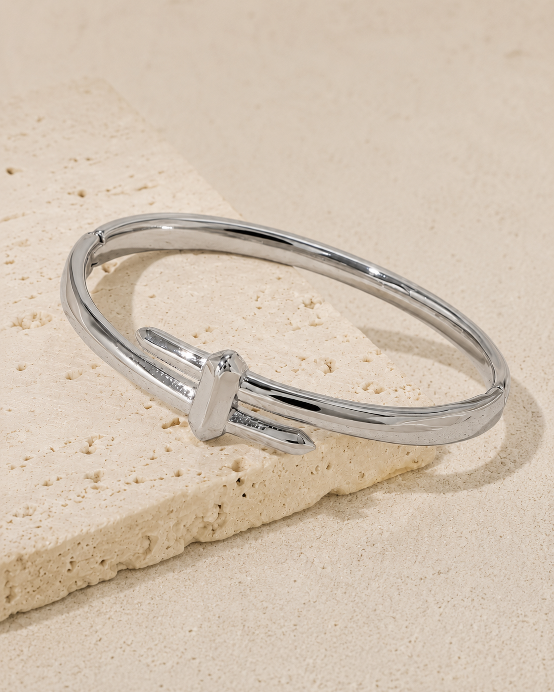 Nail Knot Bangle