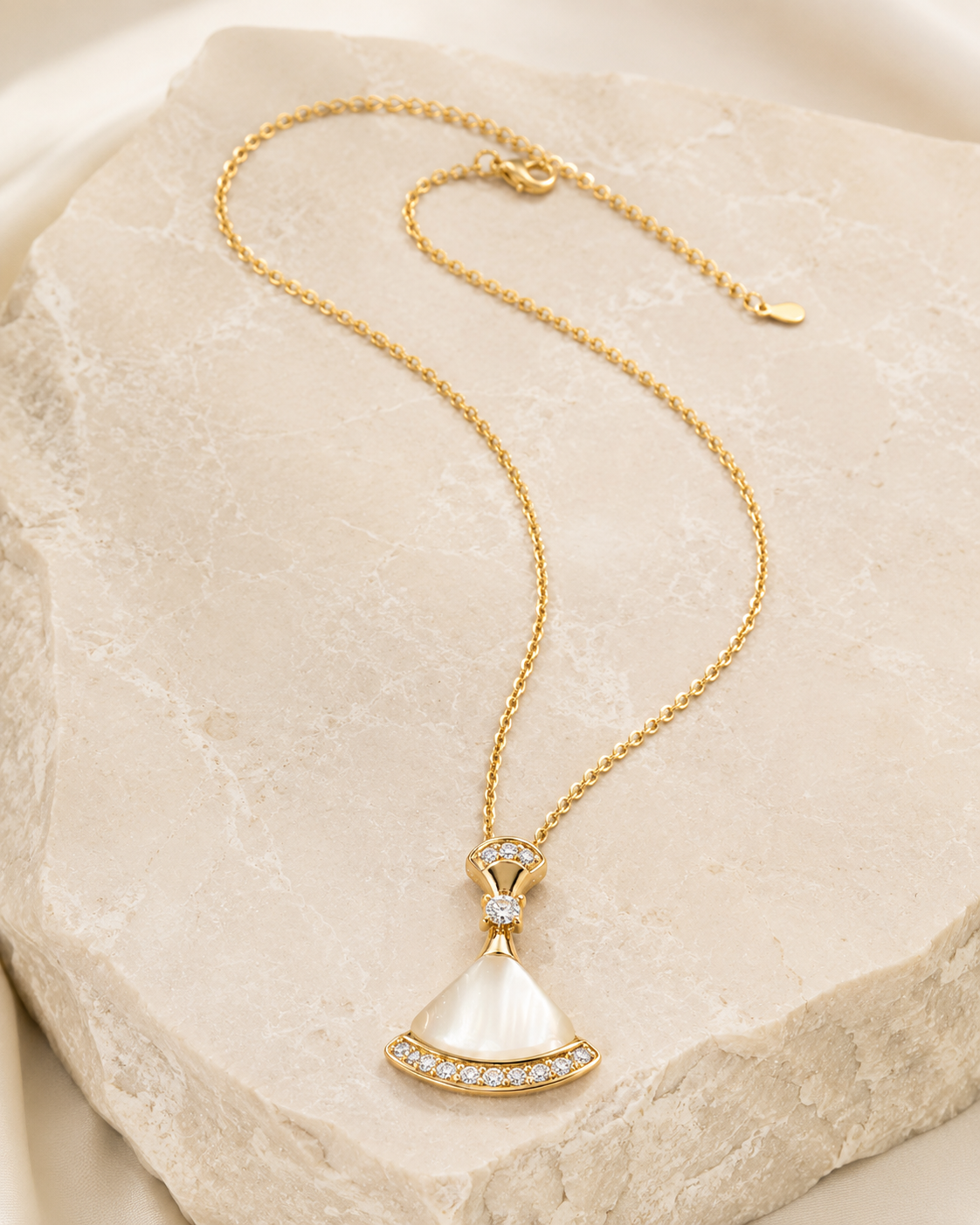Dream Diva Elegant Mother of Pearl Necklace