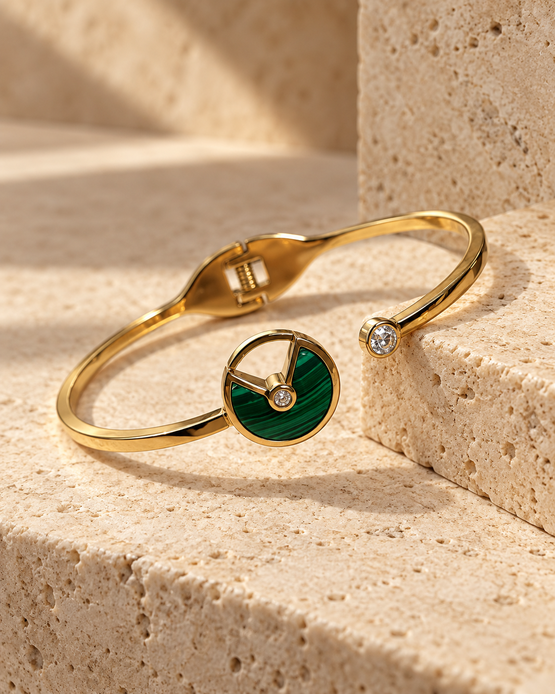 Amulette in Green Bangle