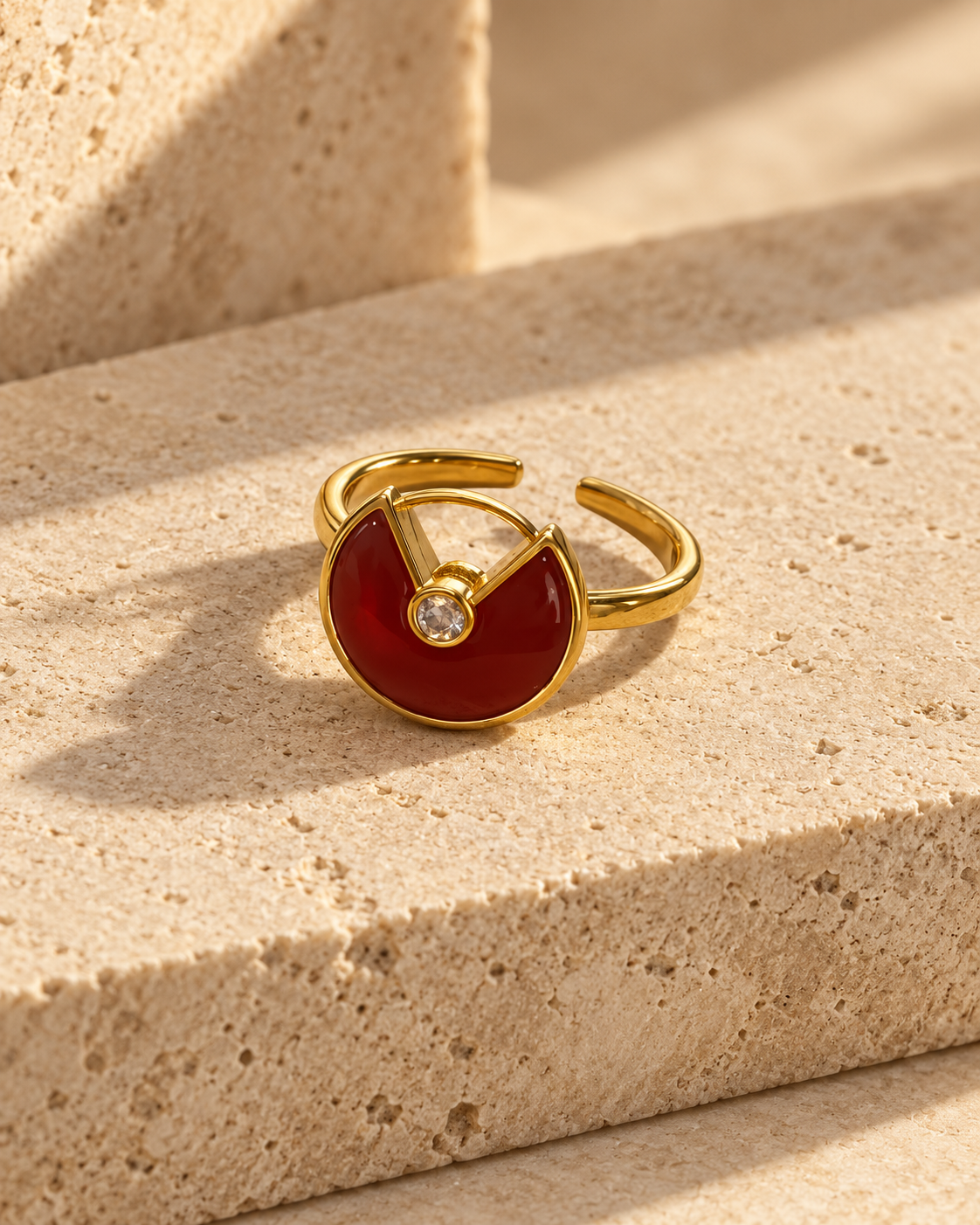 Amulette in Red Ring