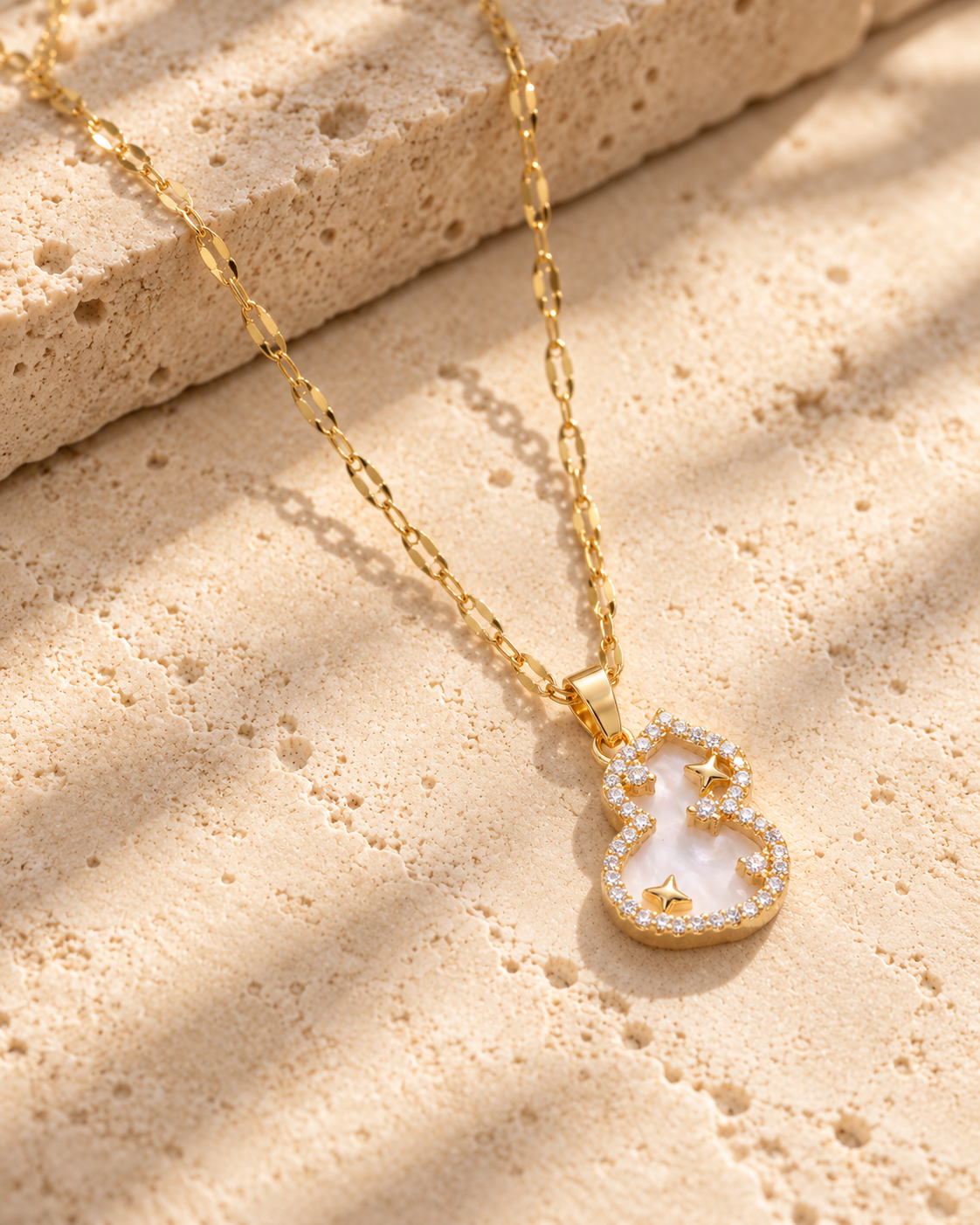 Q Hulu Gourd Pendant Necklace