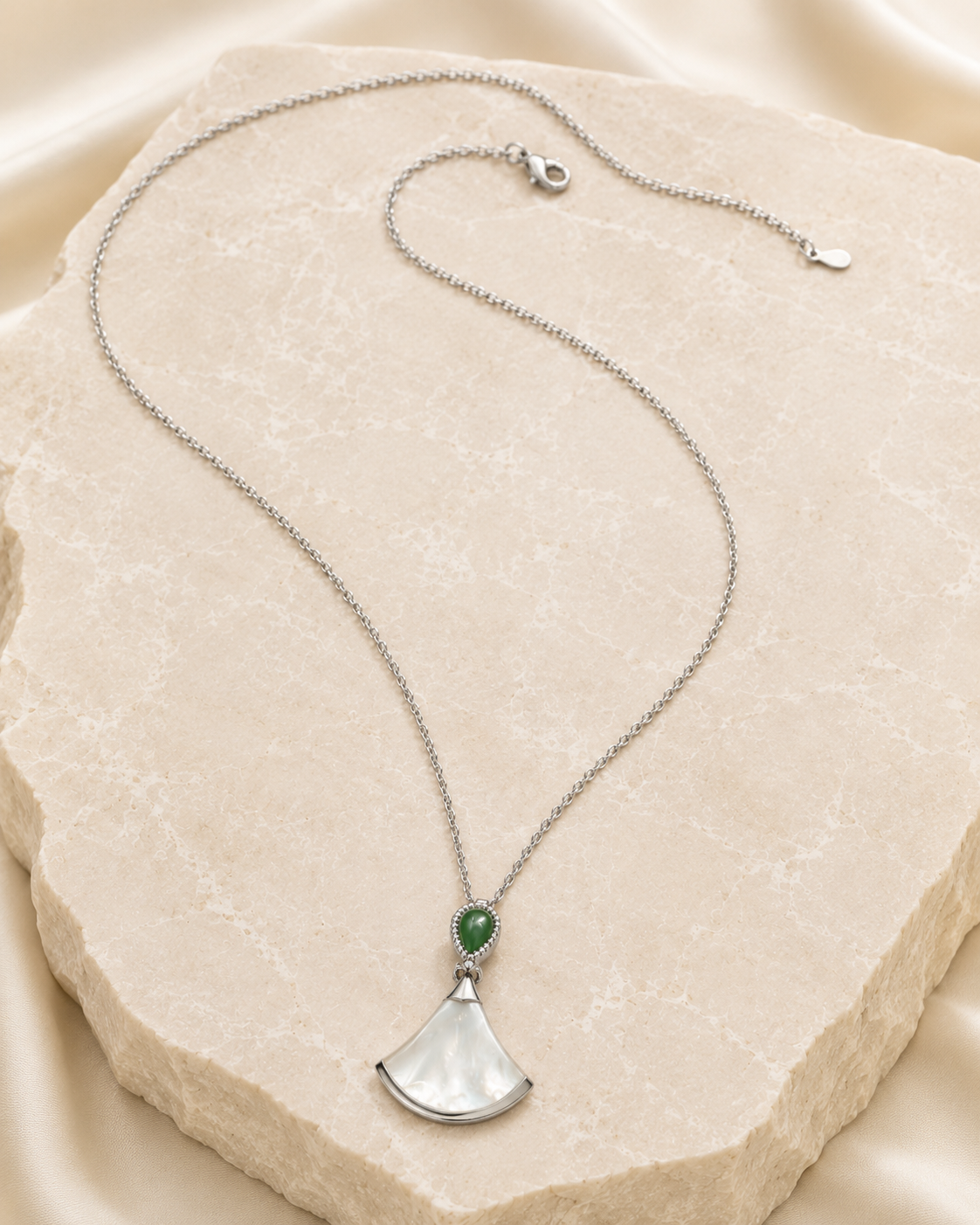 Dream Diva Elegant Green Necklace