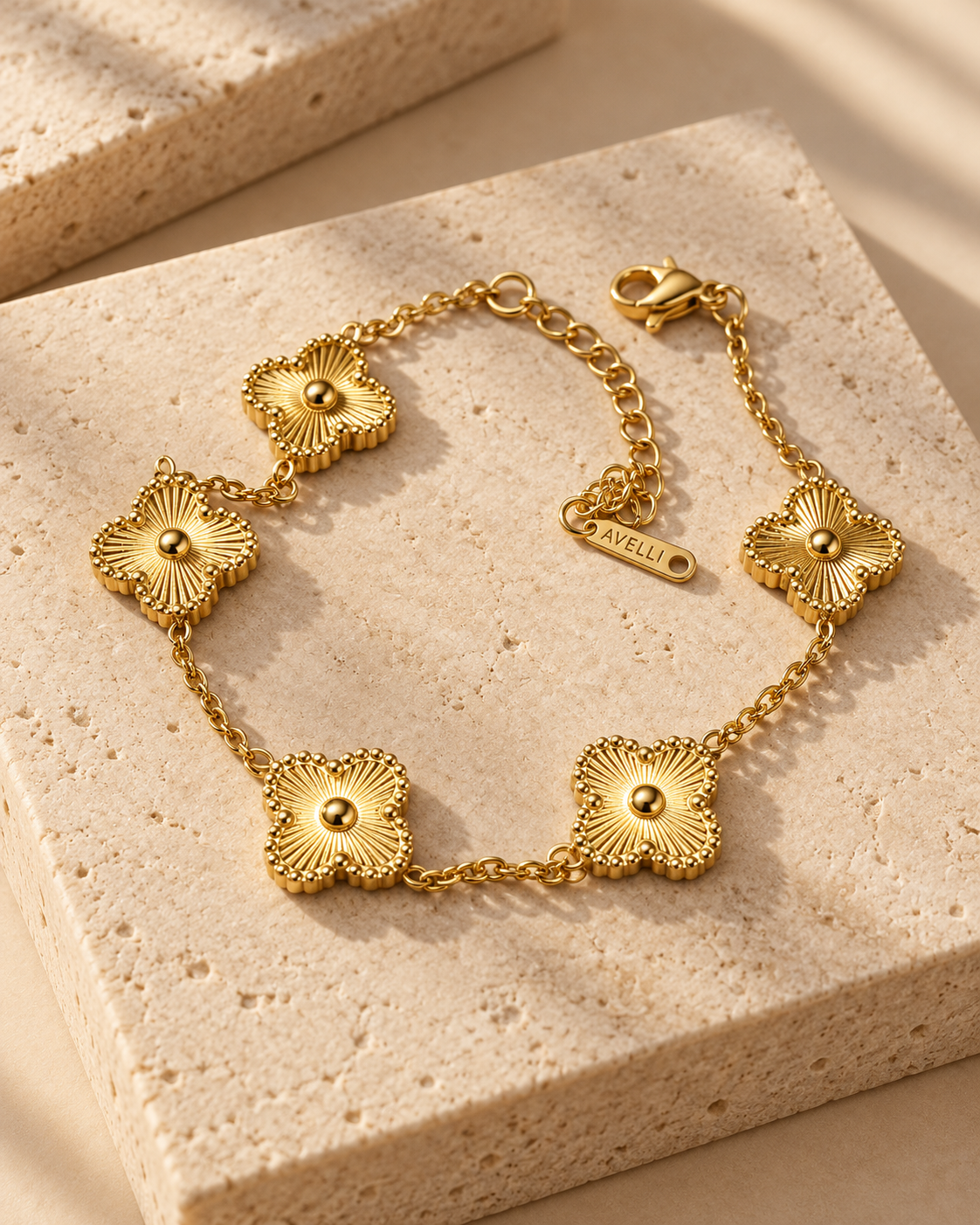 Flour Leaf Clover Gold Bracelet