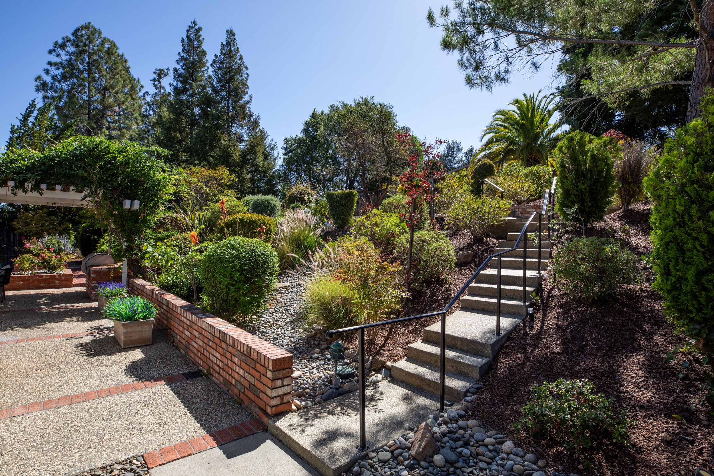 39-Granite_Matt_Anello-0486-MLS.jpg