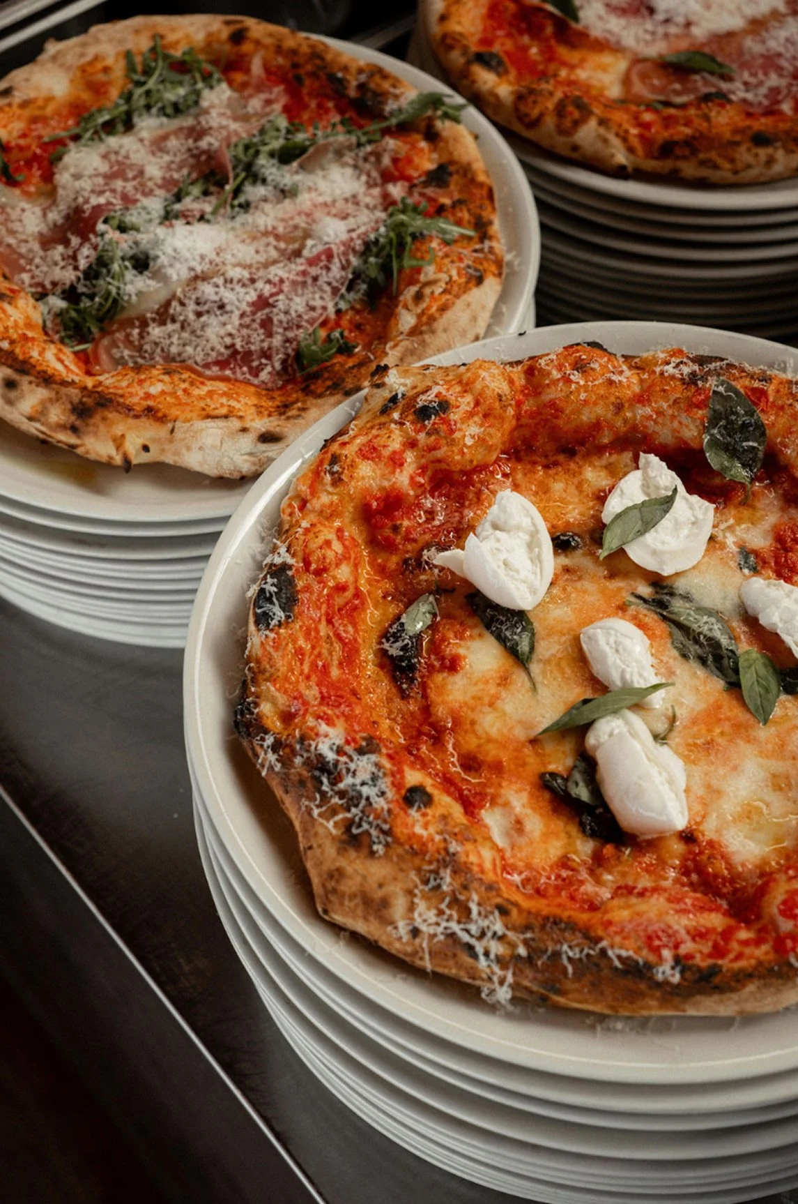Foodfotografie van pizza bij Piatti Beach in Zandvoort, gemaakt door De Eetgency voor social media en content marketing voor horeca.