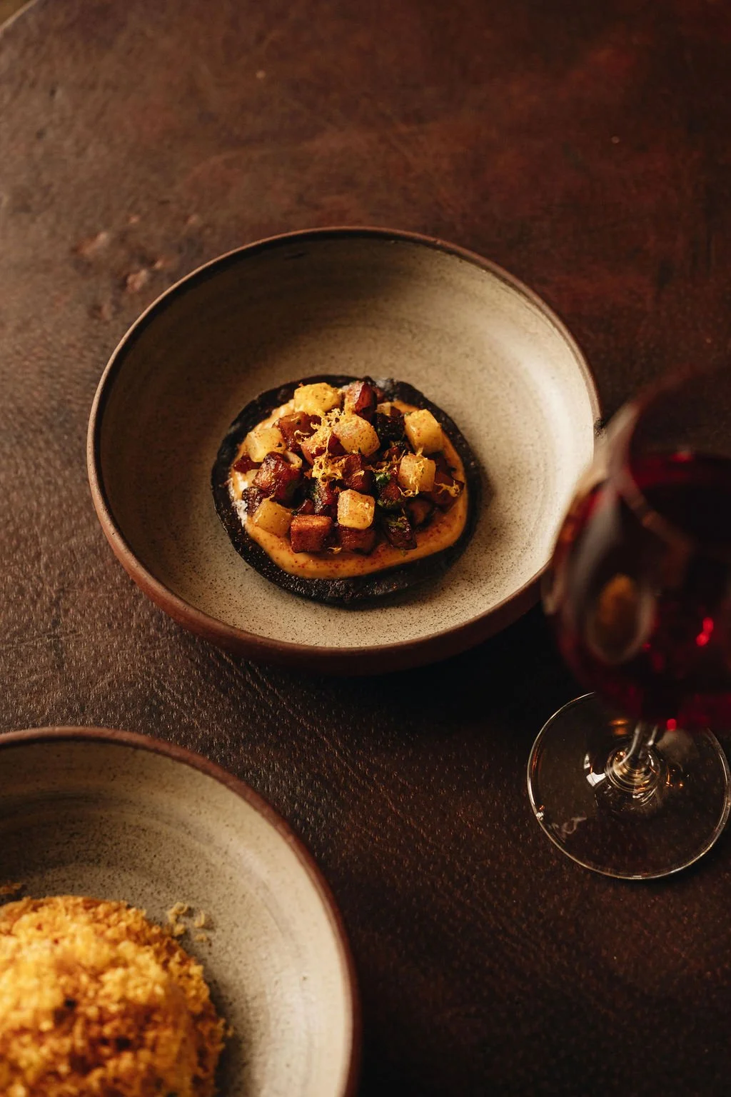 Foodfotografie van een Mexicaans gerecht bij COBA Taqueria Amsterdam. Professionele restaurantfotografie door De Eetgency voor restaurants, chefs, gastronomische zaken en moderne horecaconcepten.