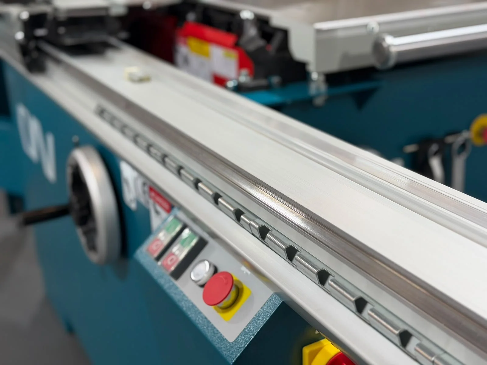 OAV-P30-PANEL-SAW-8.jpeg
