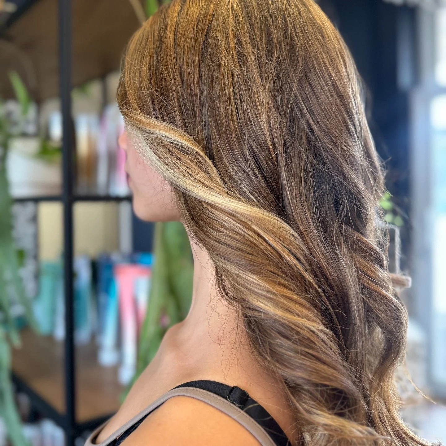 Foil tone cut done by our emerging stylist Ballet 🧸 , Book in your refresh and let our rising star take care of you ❤️ 

#emergingstylist #transformation #foils #hair #beforenafter #hairsalon
#highlights
