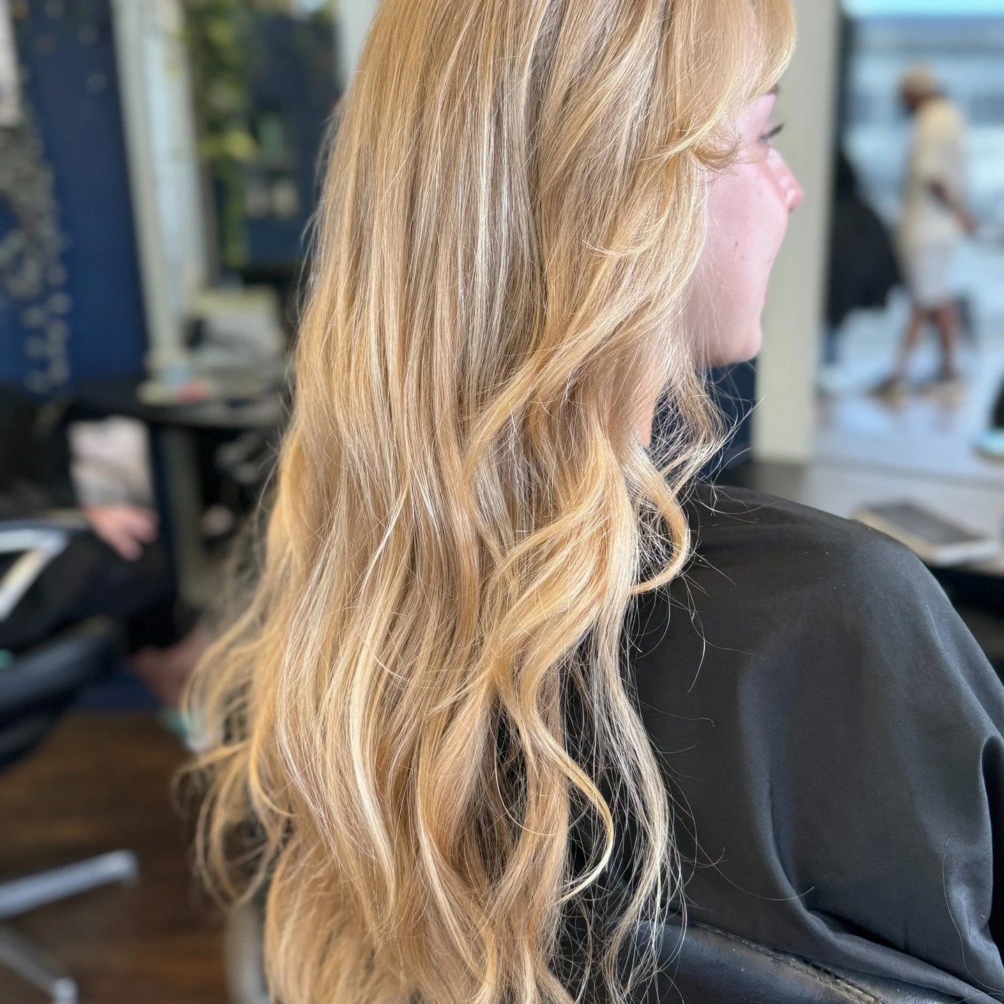 ✨ Got a special celebration coming up? Treat yourself to a luxurious wash and blow wave that lasts all day and all night. Look flawless from the first photo to the final toast. 💫