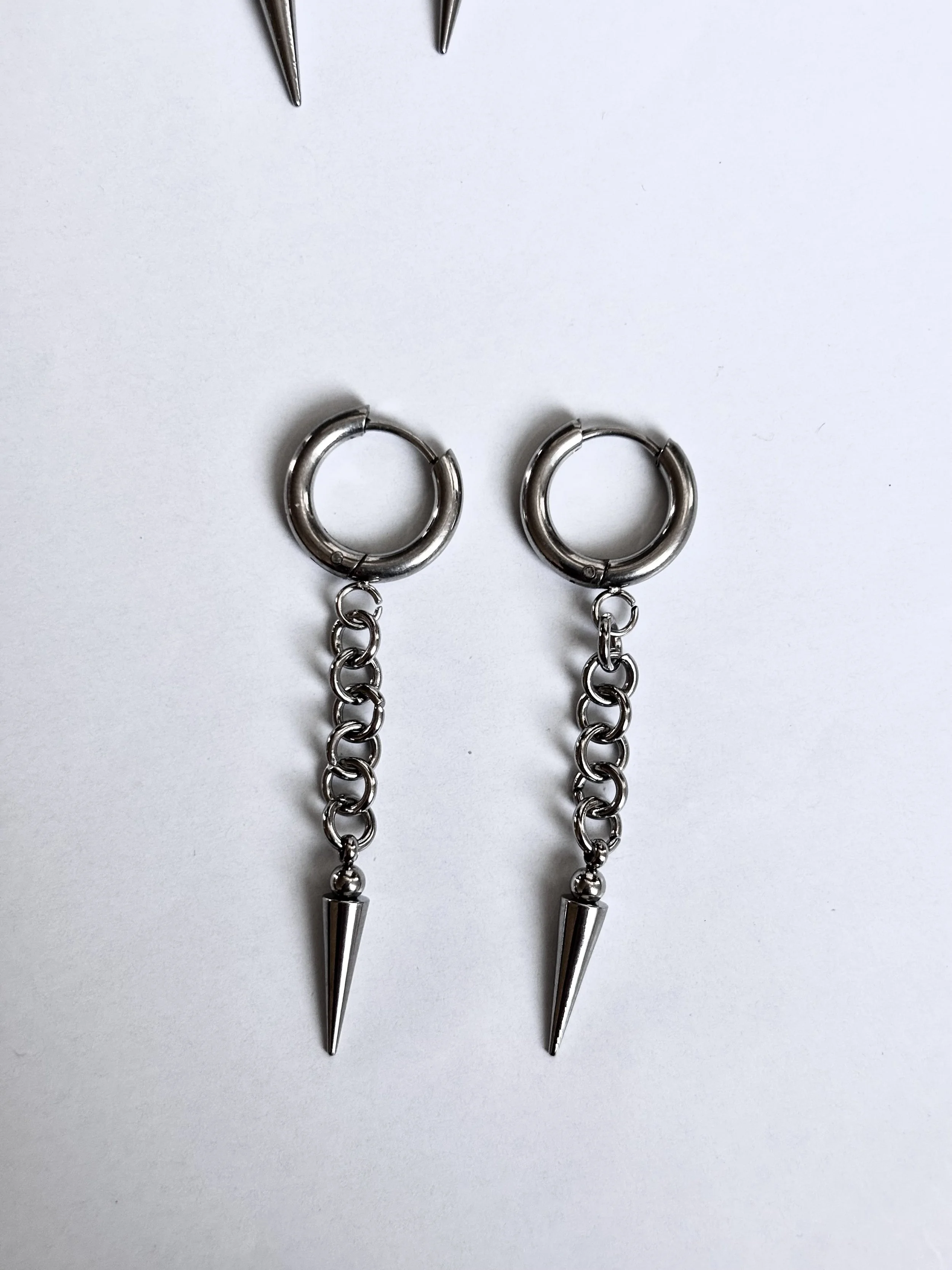 Dangling spike