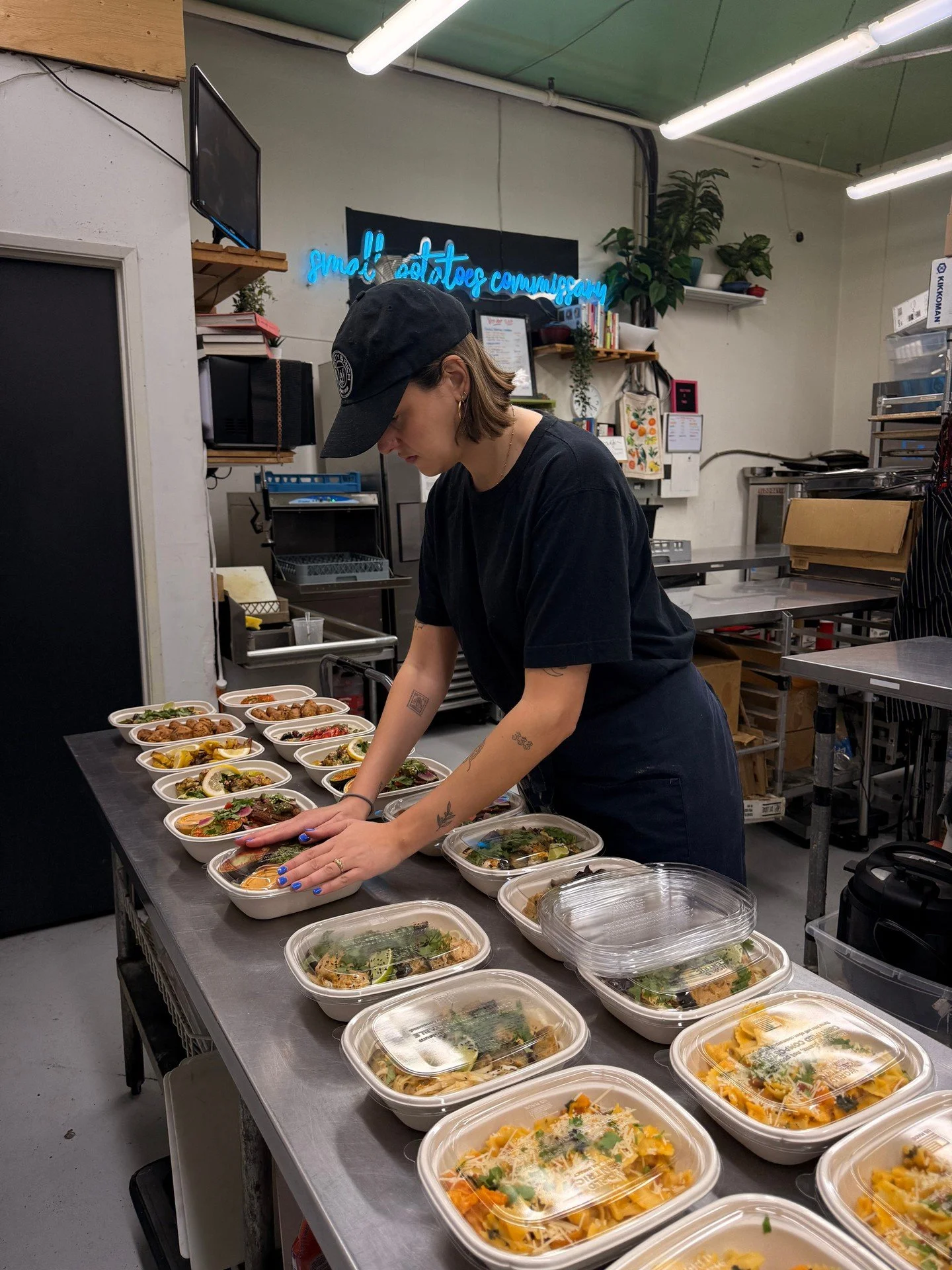 A new week means time to cook up the new menu for our amazing clients! 

Ready to take the cooking off your to-do list? Head to the link in our bio to order your meals.
