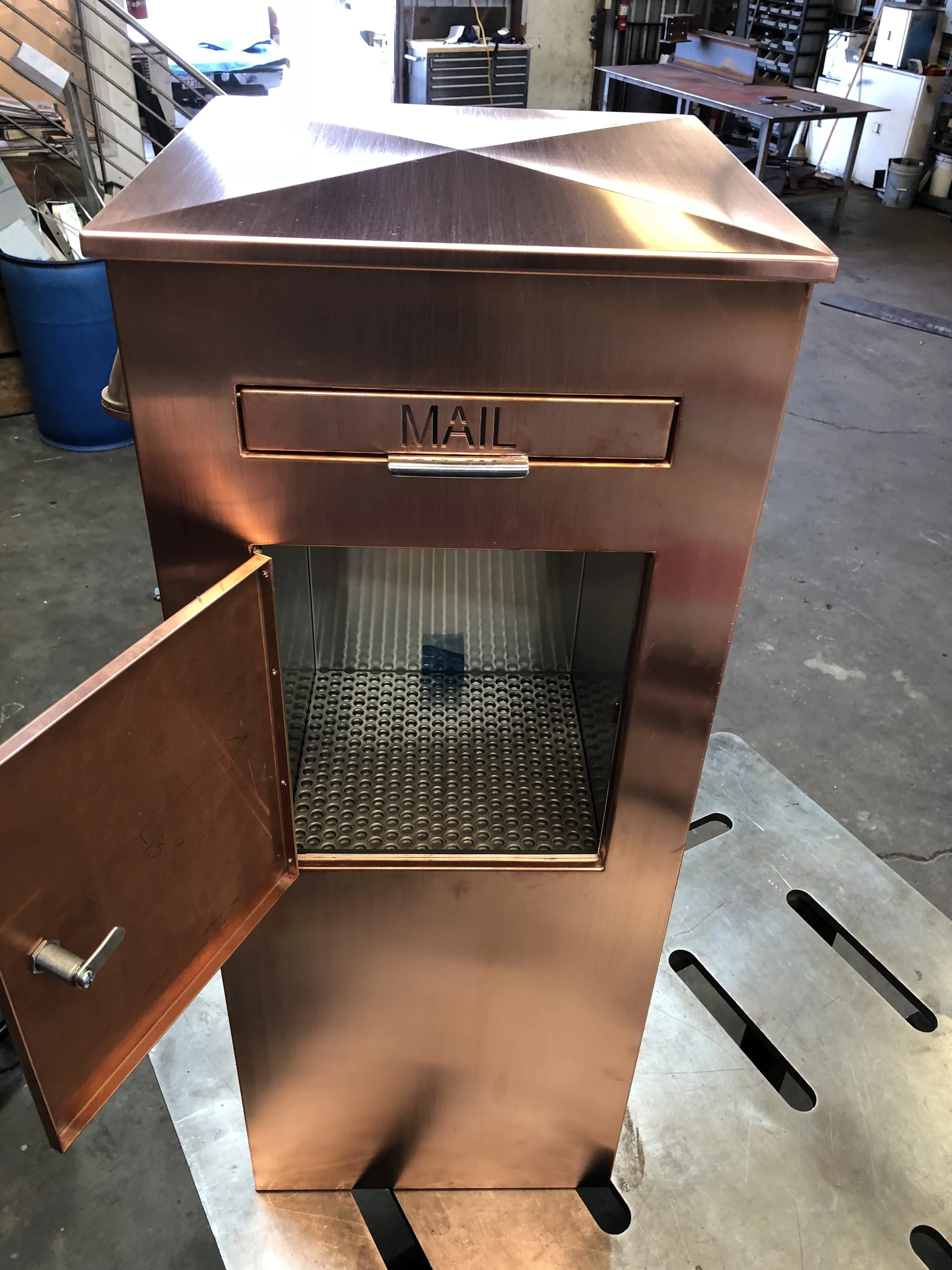 MAILBOX3.JPG