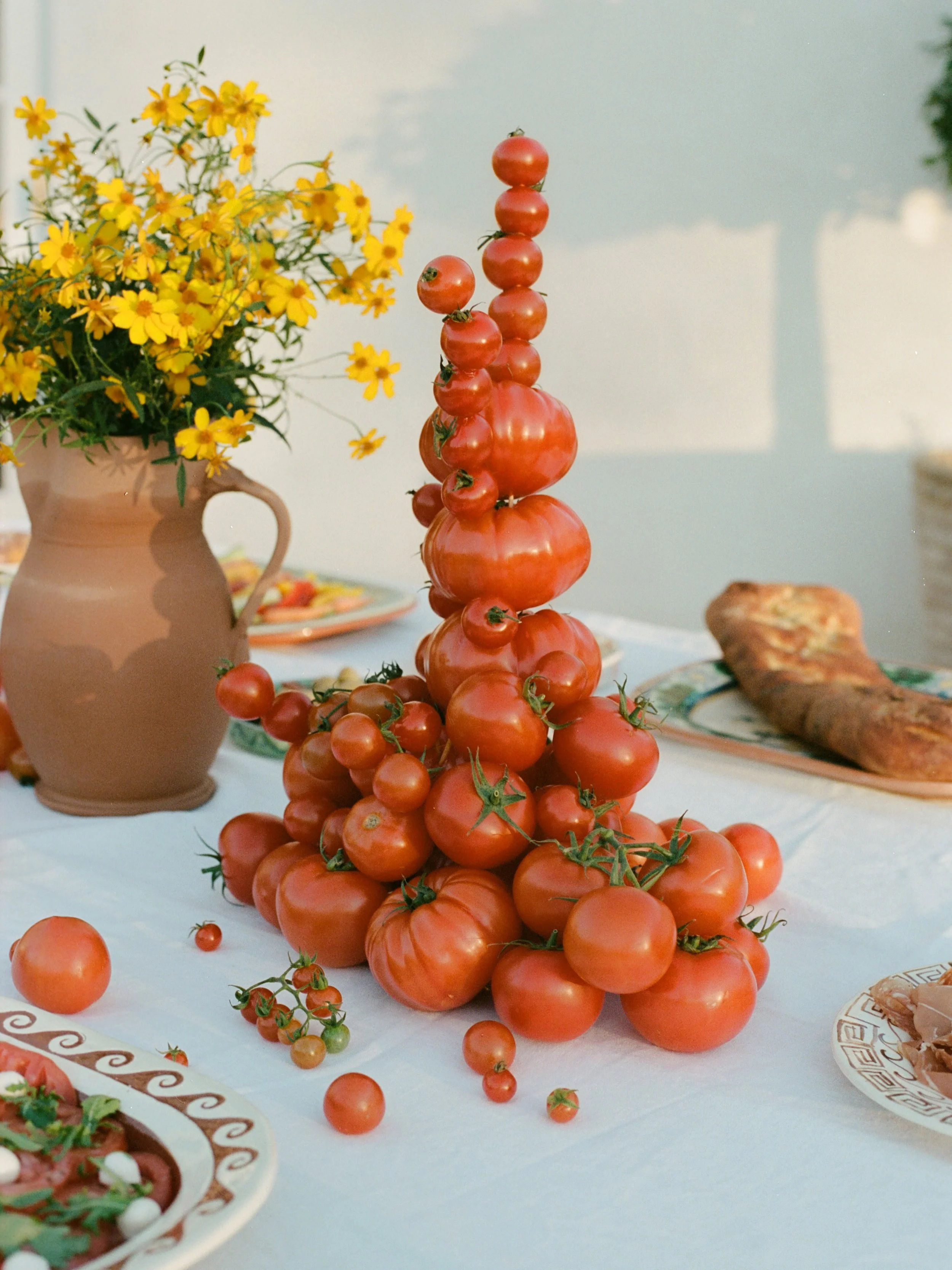A tale of towers and flowers.

In collaboration with @donnastain our favourite florist and botanical advisor. All it took was one word &lsquo;tomatoes&rsquo; to bring this beautiful sculptural piece to life.

One of the things we love most about Donn