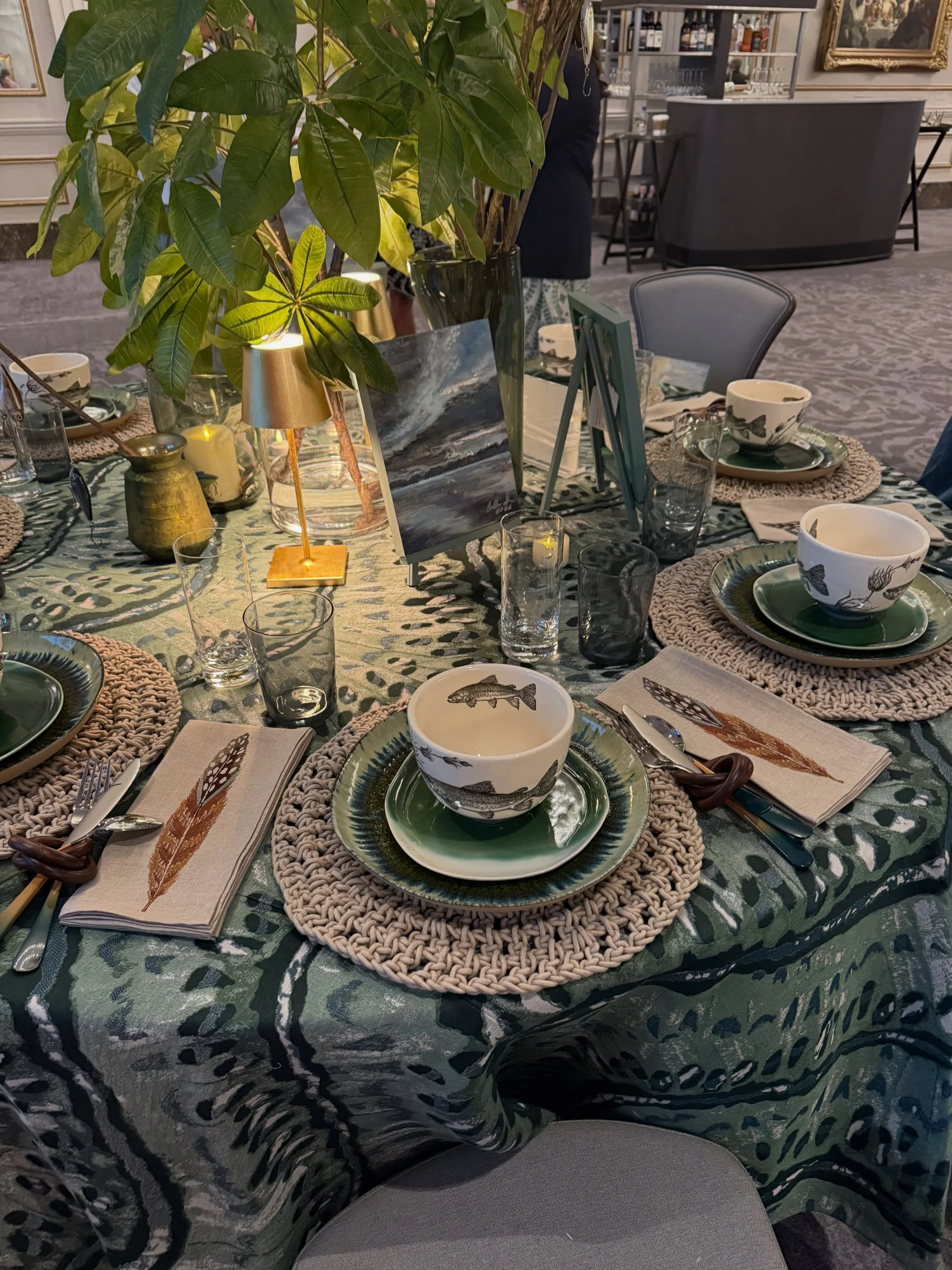 Lovely Day at first ever @styled settings! 
Huge thank you to Bri @n.good.co for featuring my lake paintings, I mean look at this gorgeous table design!💚