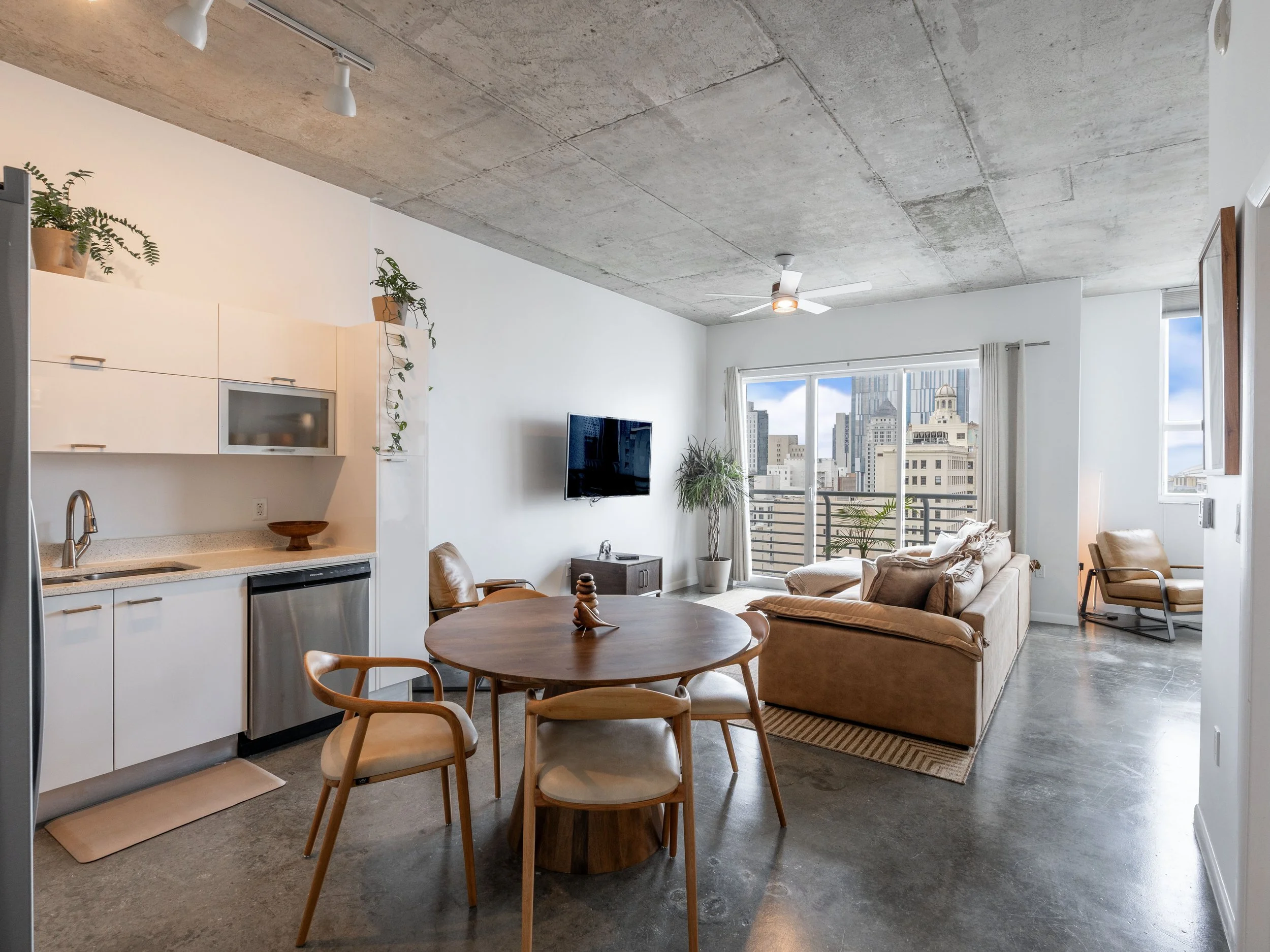 Pristine Luxurious Loft in Downtown