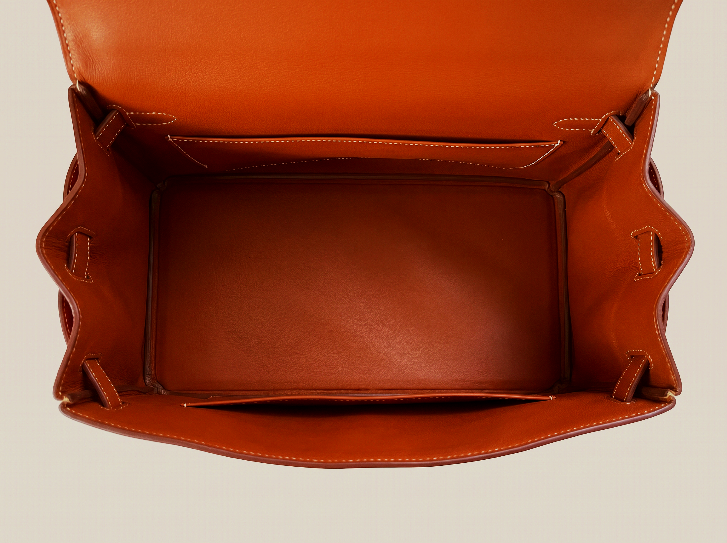 Luxury+Handbag+Interior+View.png
