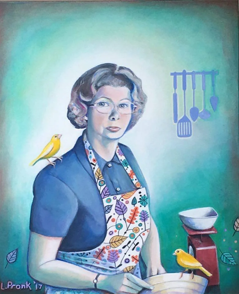 Painting of a woman with glasses, wearing a blue shirt and a colorful apron with leaf patterns, standing in a kitchen with hanging utensils and a scale, two yellow birds perched on her shoulder and hand, background with a gradient of green and blue.