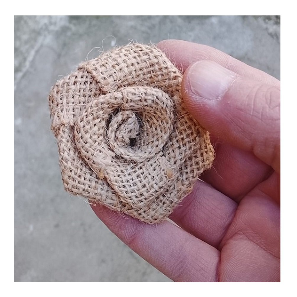 rose in tessuto juta.jfif