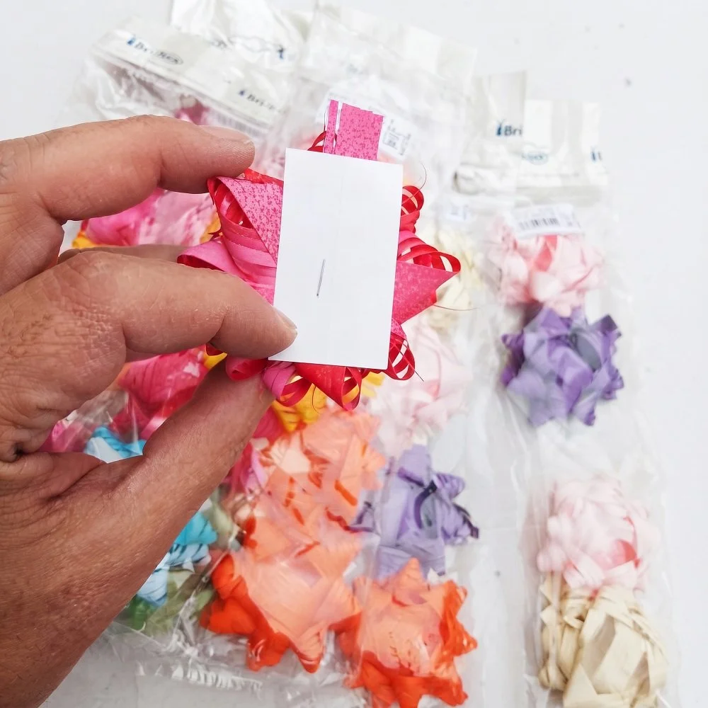 fiocchetti regalo in rafia.jpg