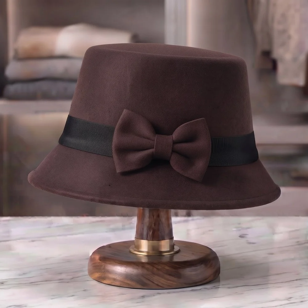 Cappello da Donna Cloche in Lana Marrone con Fiocco – Misura L/XL (55 cm)