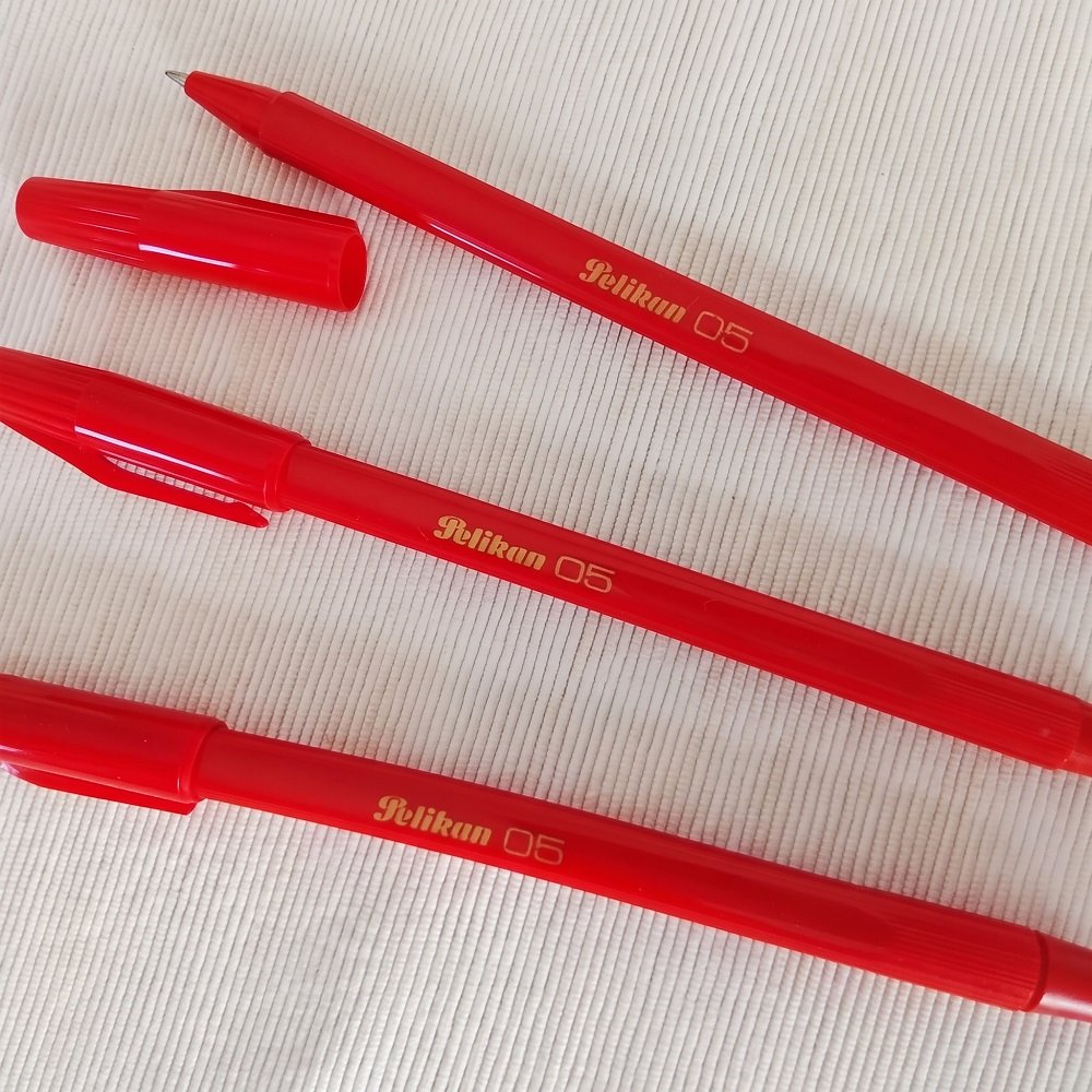 dettagli penne pellikan rosse.jpg