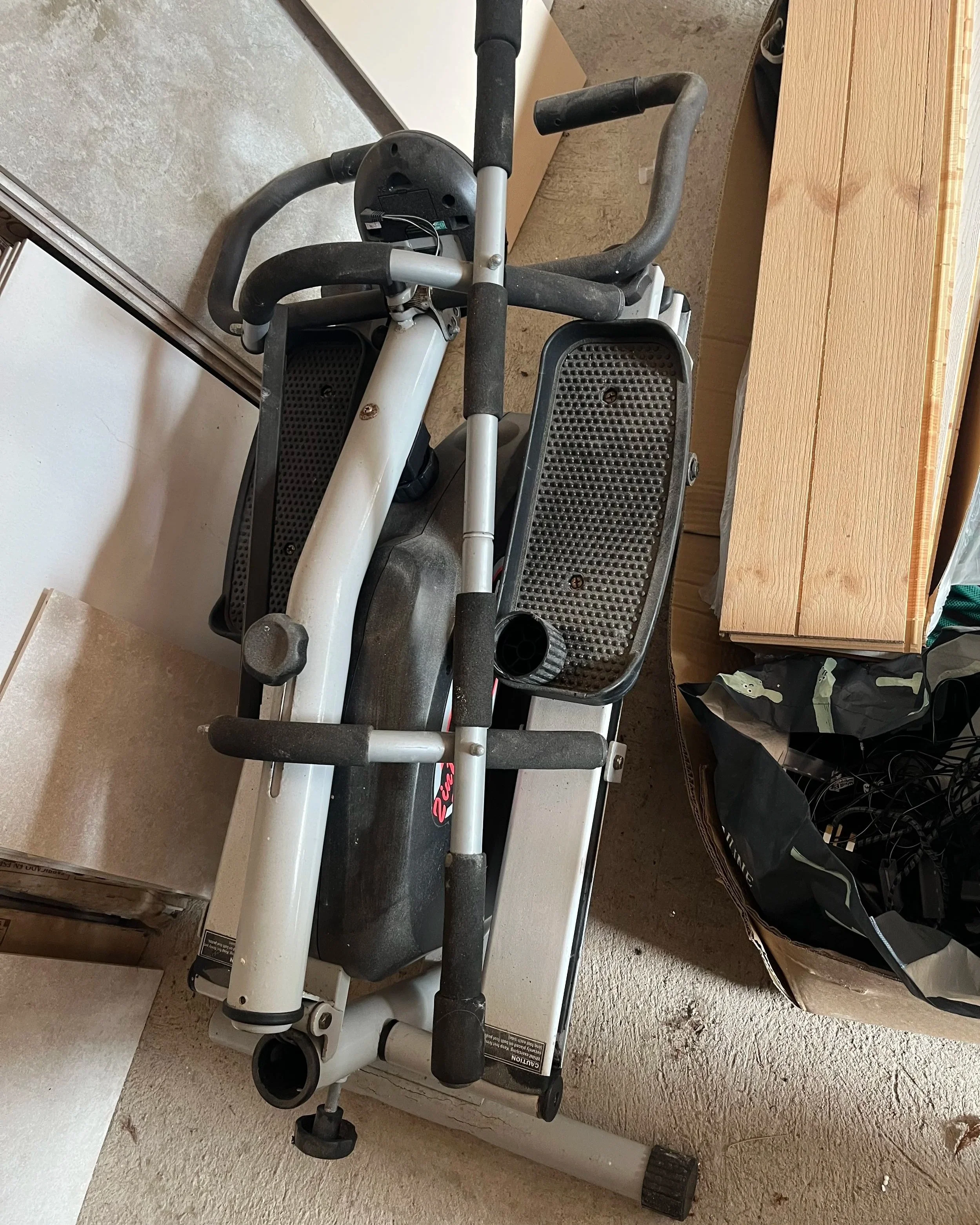 joe_junk_garage_5.jpg