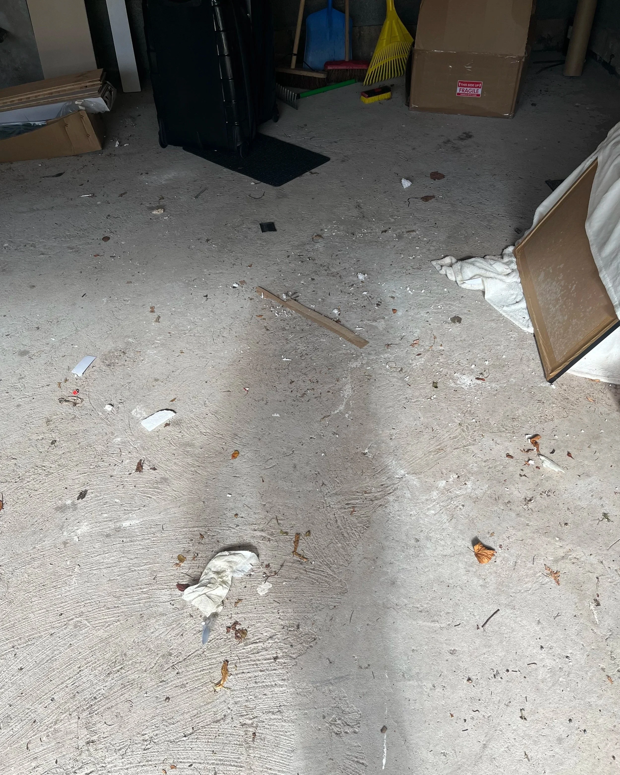 joe_junk_garage_1.jpg