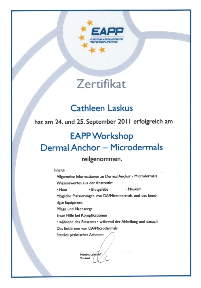 Zertifikat von der European Association for Professional Piercing (EAPP), ausgestellt an Cathleen Laskus für die Teilnahme am EAPP Workshop Dermal Anchor – Microdermals am 24. und 25. September 201. Inklusive Informationen zu Dermal Anchor, Anatomie,