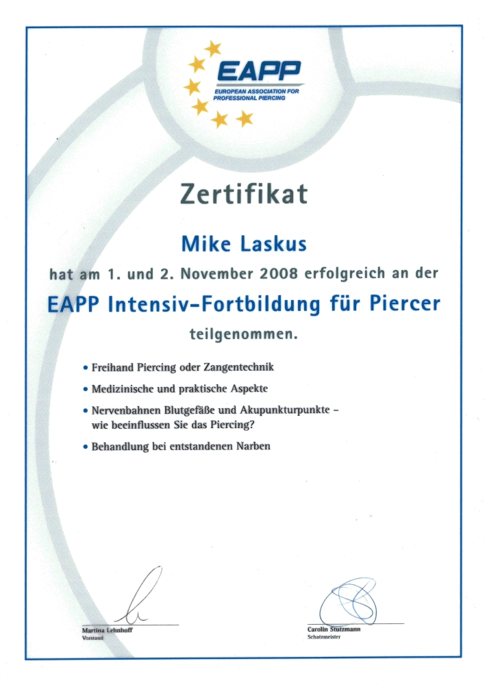 Zertifikat für Mike Laskus von der European Association for Professional Piercing (EAPP), datiert auf den 1. und 2. November 2008, für die Teilnahme an einer Fortbildung in Piercing-Techniken, medizinische Aspekte, Nervenbahnblutgefäße, Akupunkturpun