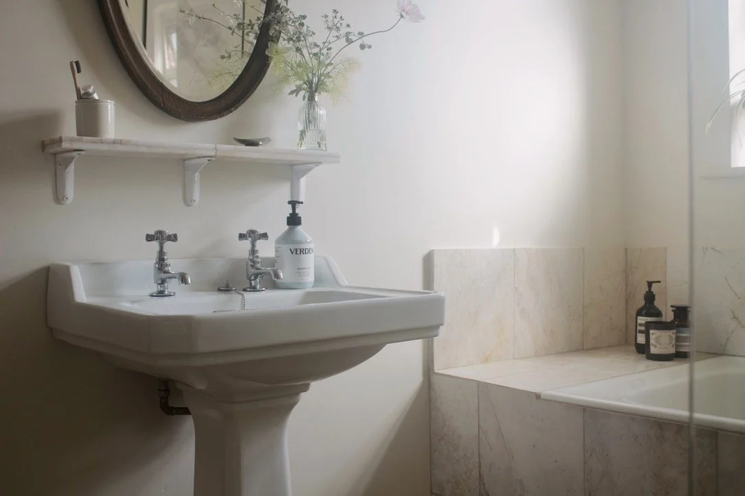 Studio-Doves-03-Basin-and-bath.jpg
