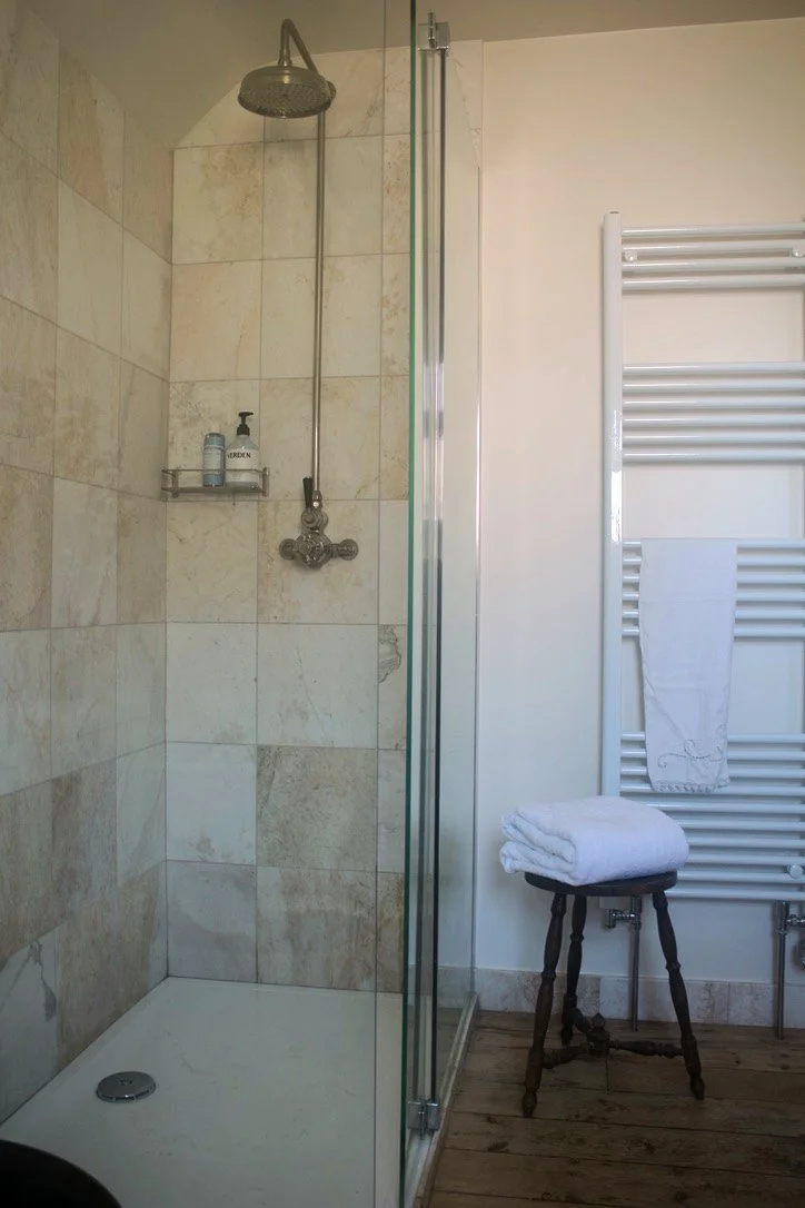 Studio-Doves-02-Shower-and-stool.jpg