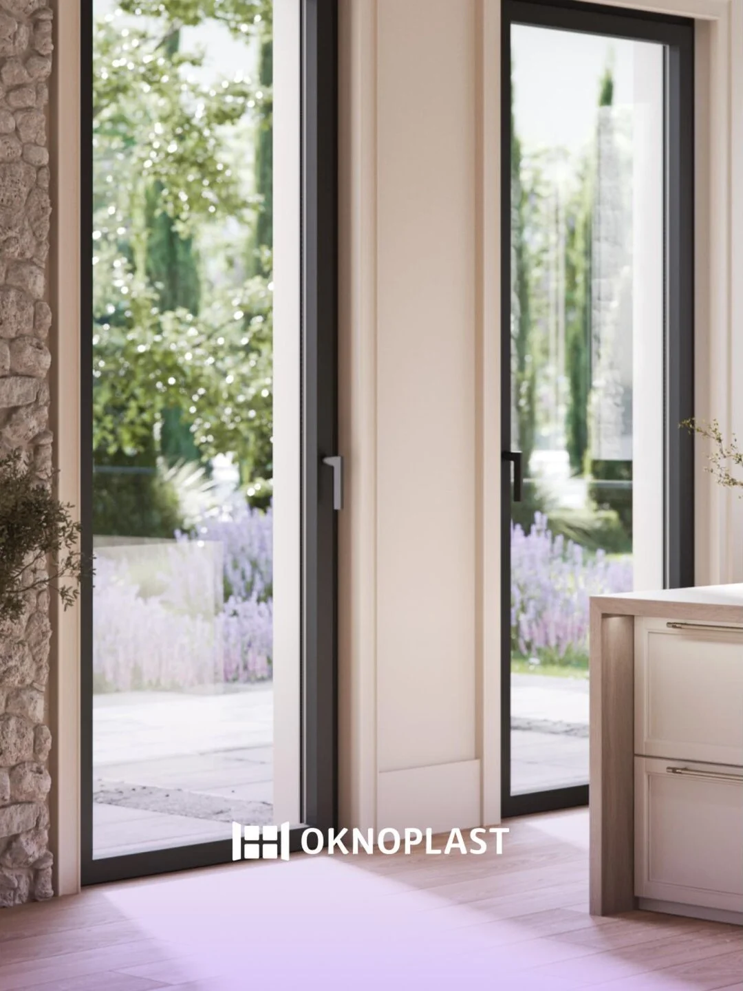 Portes-fenêtres PVC anthracite Oknoplast, mur en pierre et lavande — pose en Provence, Pays de Fayence